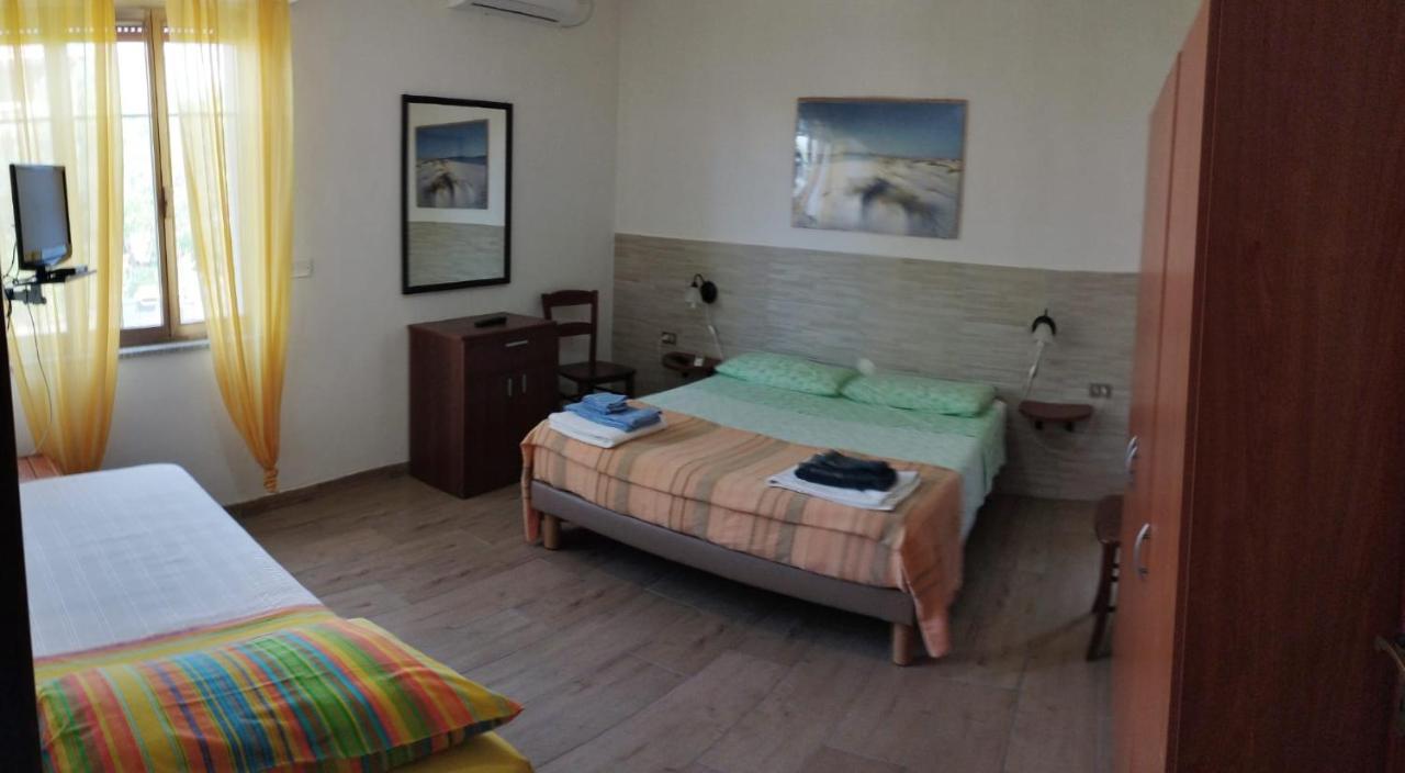 Casa Vacanze"Il Bouganville" Carbonia Esterno foto