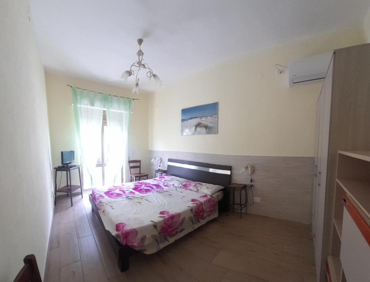 Casa Vacanze"Il Bouganville" Carbonia Esterno foto