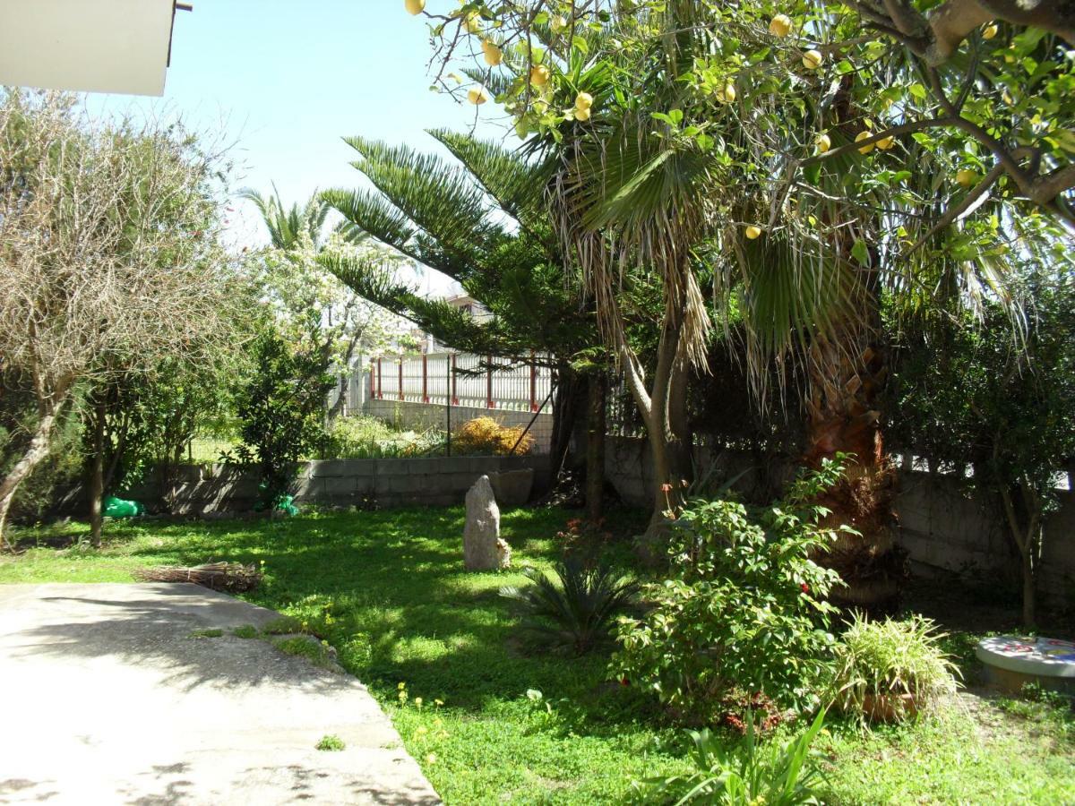 Casa Vacanze"Il Bouganville" Carbonia Esterno foto
