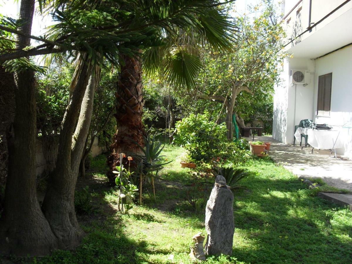Casa Vacanze"Il Bouganville" Carbonia Esterno foto