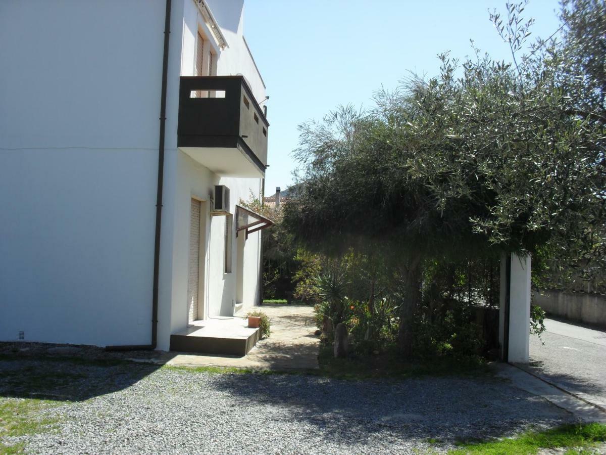 Casa Vacanze"Il Bouganville" Carbonia Esterno foto